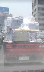 صورة السيارة محمل عليها بندورة الرصيف