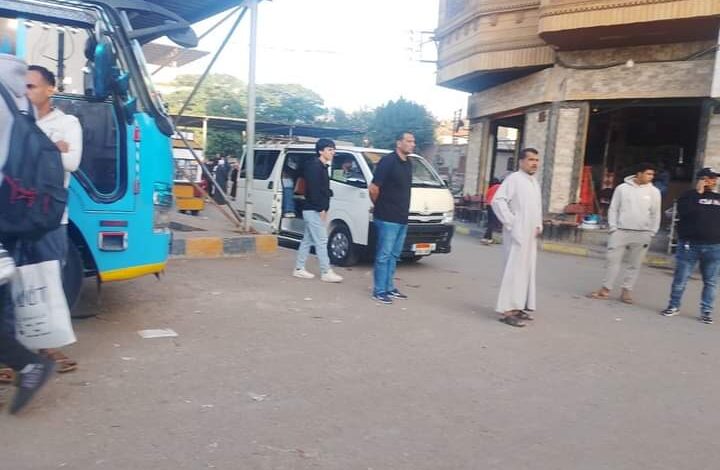 رئيس مدينة تلا يتفقد مواقف السيارات ويستمع لطلبات المواطنين