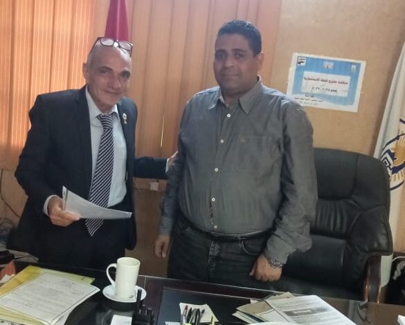 توجه أمين عام حدائق القبه الاستاذ محروس على شعبان بحزب الأحرار الاشتراكيين إلى رئيس حى حدائق القبه الأستاذ حاتم محمود