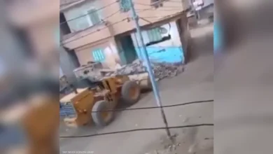 الأخوة الأعداء:إختلف مع أخيه فهاجم منزله بالونش