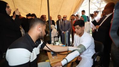 محافظ كفرالشيخ يتفقد القافلة الصحية لكلية التمريض بالجامعة