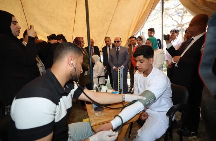 محافظ كفرالشيخ يتفقد القافلة الصحية لكلية التمريض بالجامعة