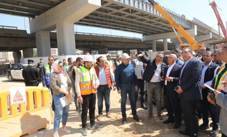 وزير والنقل يتفقد مواقع العمل بمشروع الخط الأول من شبكة القطار الكهربائي السريع