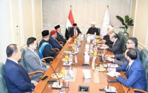 وزيرُ الأوقاف يستقبل وفدًا ماليزيًّا بمقر الوزارة بالعاصمة الإدارية الجديدة