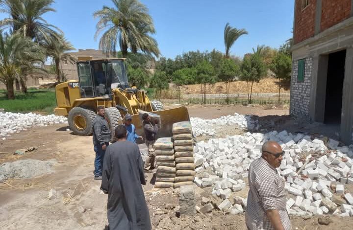 إزالة تعديات على 1395 مترًا من الأراضي الزراعية وأملاك الدولة بقرية المراشدة بقنا