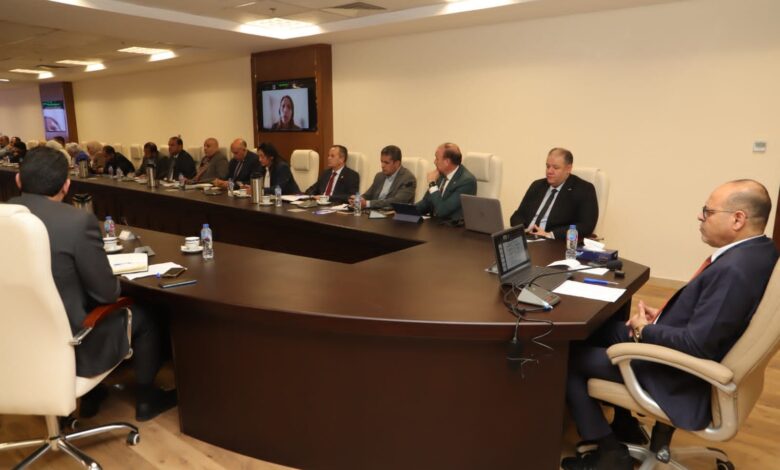 إفتتح وزير العمل محمد جبران ، اليوم الخميس ،بمقر الوزارة بالعاصمة الإدارية الجديدة ،ورشة عمل لمناقشة مشروع الملف الوطنى للسلامة