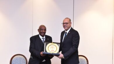 وزير العمل يناقش مع نظيره السوداني تفعيل التعاون المشترك وتبادل الخبرات