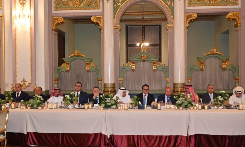 وزير الصناعة والنقل يشارك بفعاليات افتتاح ملتقى رجال الأعمال المصري السعودي