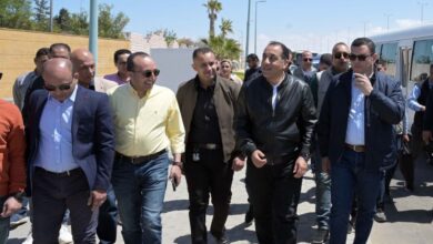  تفقد رئيس الوزراء ومرافقوه، مشروع "مزارين".فى مستهل زيارته للعلمين واستهل رئيس الوزراء الجولة بتفقد نموذج لفيلا سكنية