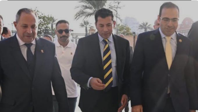 وزير الرياضة ومحافظ بورسعيد يبحثان تطورات استاد النادي المصري الجديد