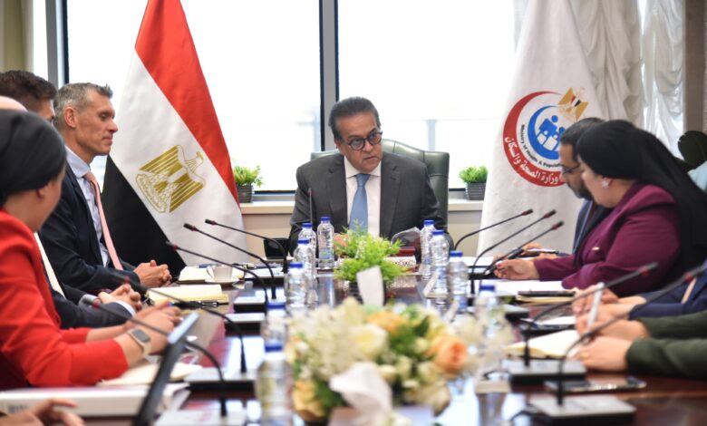وزير الصحة يبحث مع ممثلي «باير» تعزيز التعاون في الصحة الإنجابية وعلاج الأورام