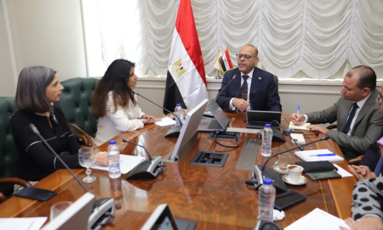وزير العمل يستعرض جهود توفير بيئة عمل لائقة وتشريعات متوازنة لصالح "طرفي الإنتاج"