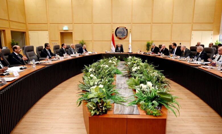 وزير الصناعة والنقل يترأس اجتماع الجمعيتين العموميتين لشركتي