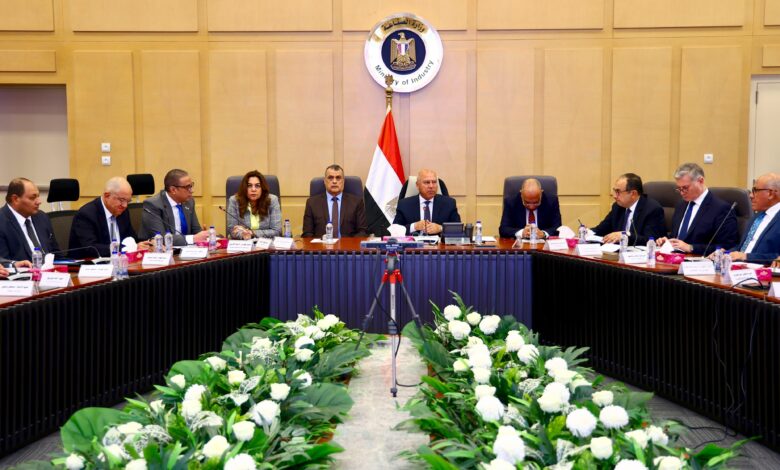 وزير الصناعة والنقل يترأس الاجتماع الرابع والعشرين للمجموعة الوزارية للتنمية الصناعية