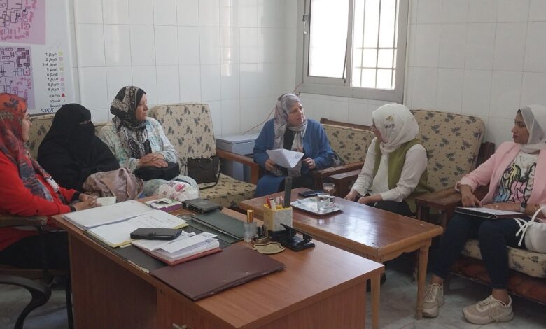 مديرة الإدارة الصحيه بالعاشر و الفريق الاشرافى يتفقدوا الخدمات بمركز طبى المجاوره ٤٦