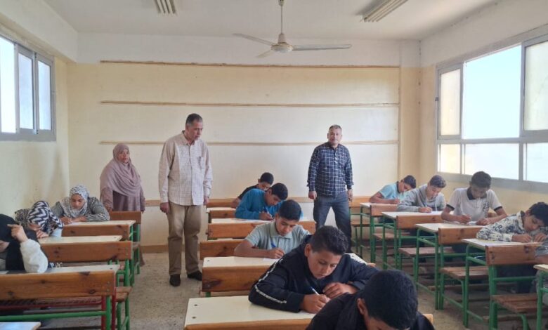 وكيل وزارة والتعليم بالشرقية يتابع امتحانات النقل للمرحلة الابتدائية و الإعدادية والثانوية