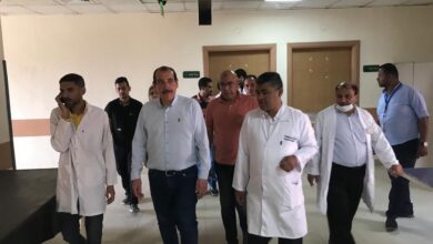 نائب وزير الصحة يشيد بأداء عدد من المنشآت الصحية بمحافظة قنا