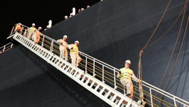 وزير البترول يشهد وصول سفينة جديدة لاعادة تغييز الغاز الطبيعي المسال بميناء الإسكندرية