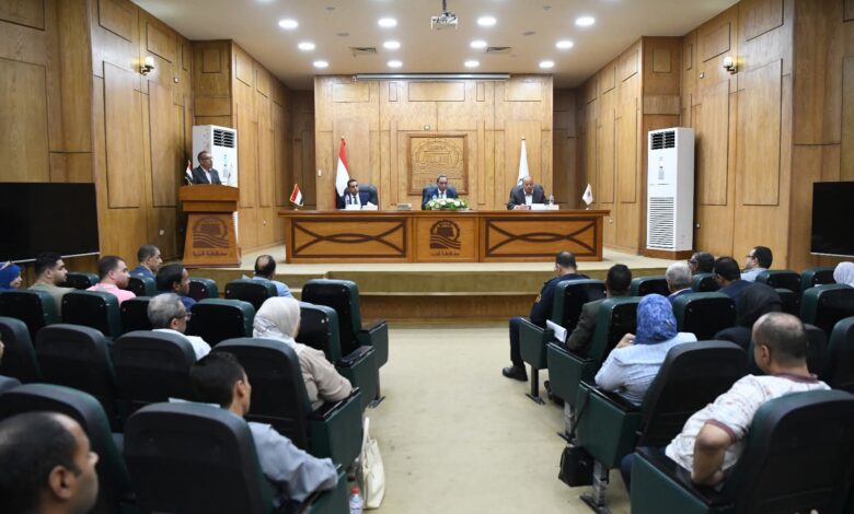 محافظ قنا يؤكد تيسيرات مستمرة دعم كامل لتحفيز الاستثمار