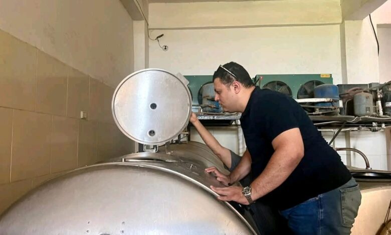 التحفظ على 5 أطنان من الألبان غير صالحة للاستهلاك الآدمي باهناسيا ببنى سويف