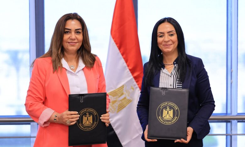 وزيرتا التضامن والتنمية المحلية توقعان بروتوكول تعاون بشأن مشروع "أيادي مصر"