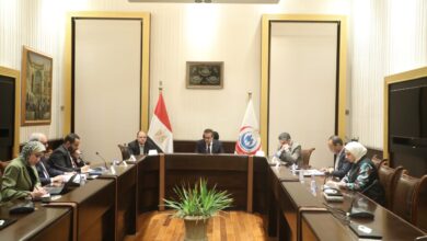 وزير الصحة يناقش مع هيئتي الدواء والشراء الموحد آليات ضمان منظومة الإمداد الدوائي
