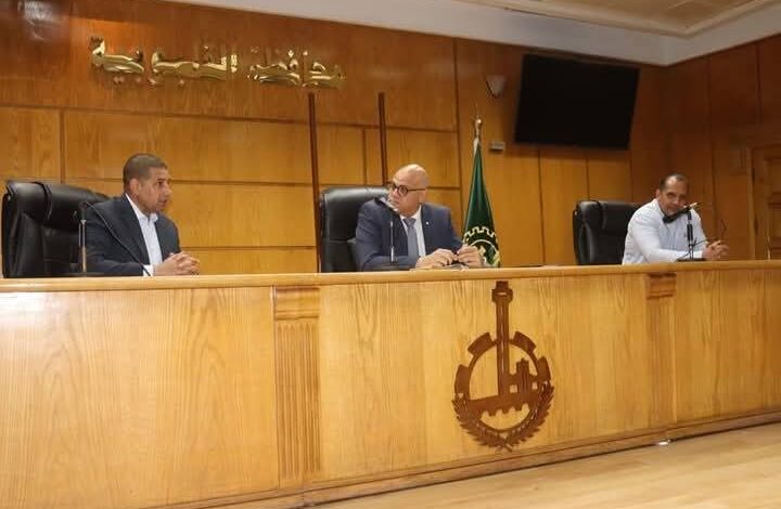 محافظ القليوبية يشدد على اليقظة التامة خلال أجازة عيد الأضحى والتصدي للتعديات بالأراضي الزراعية
