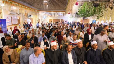 وزيرا العمل والأوقاف يفتتحان ملتقى توظيف في "رأس غارب" بمشاركة 50 منشأة