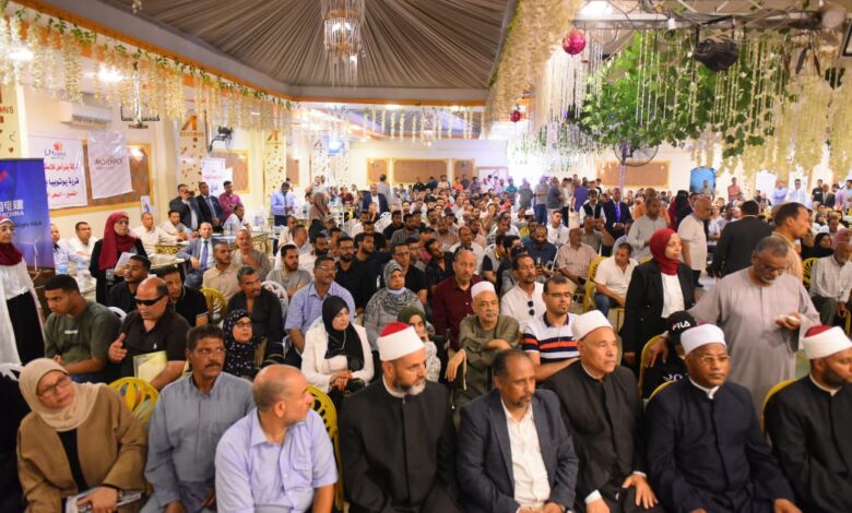 وزيرا العمل والأوقاف يفتتحان ملتقى توظيف في "رأس غارب" بمشاركة 50 منشأة