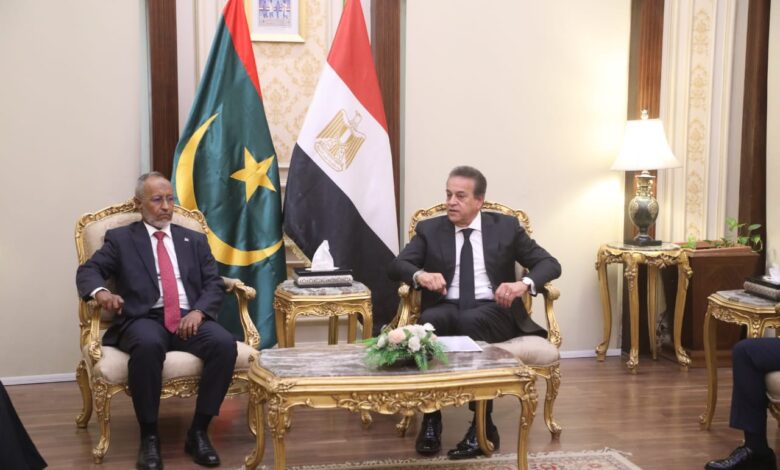 وزير الصحة يبحث مع نظيره الموريتاني سبل تعزيز التعاون في القطاع الصحي