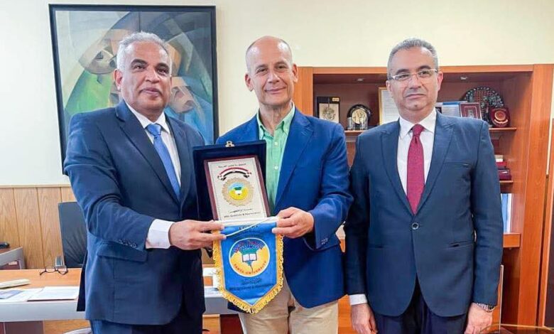 رئيس جامعة طنطا يلتقي بنائب رئيس جامعة كانتابريا للعلاقات الدولية