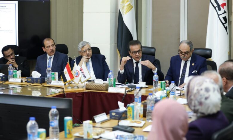 وزير الصحة يترأس اجتماعي الجمعية العامة لشركة «ڤاكسيرا»