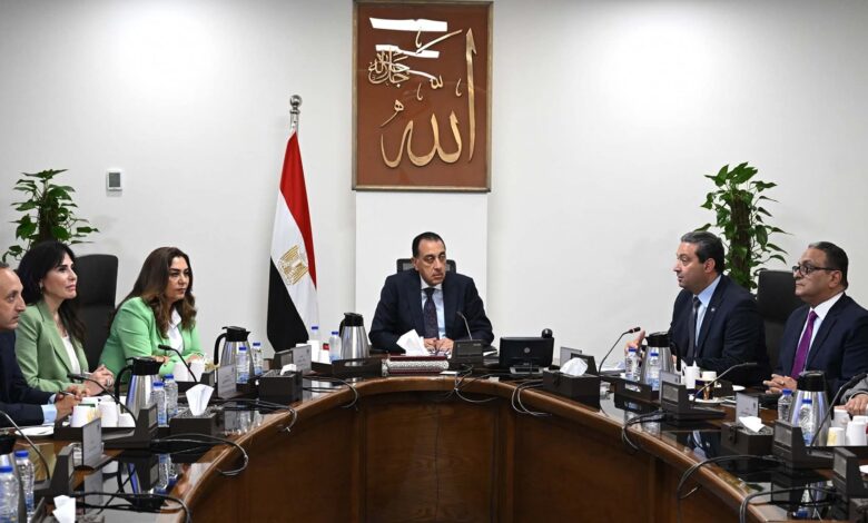 رئيس الوزراء يتابع موقف تنفيذ المشروعات والفرص الاستثمارية بمحافظة دمياط