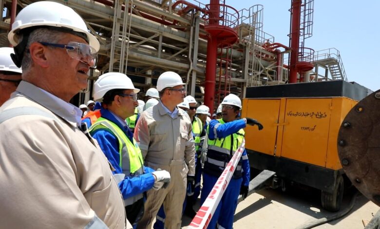 وزير البترول يتفقد استعدادات وتجهيزات ميناء سونكر لاستقبال سفينة "Energos Power"