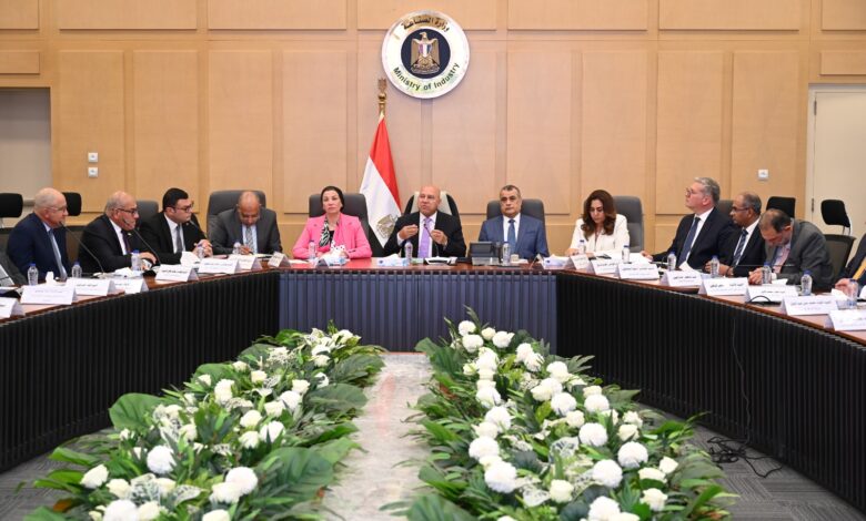 وزير الصناعة والنقل يترأس الاجتماع السادس والعشرين للمجموعة الوزارية للتنمية الصناعية