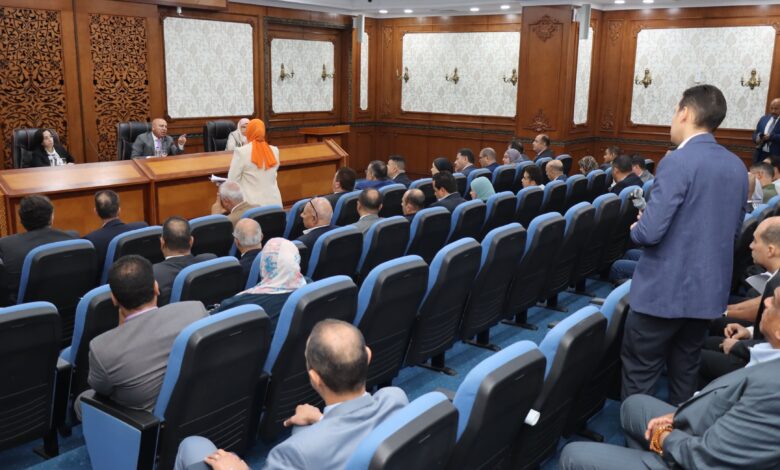 وزير الصناعة والنقل يبحث مع محافظ ومستثمري البحيرة تحديات المناطق الصناعية بالمحافظة وسبل حلها