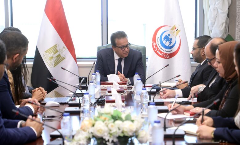 وزير الصحة يبحث مع شركة «ساندوز» تعزيز التعاون في توطين صناعة الأدوية