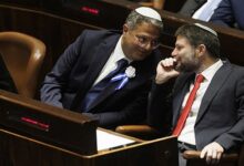 مستوطنون يقاطعون كلمة سموتريتش ويطالبون بإقالته