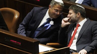 مستوطنون يقاطعون كلمة سموتريتش ويطالبون بإقالته