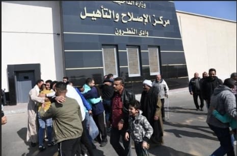 الداخلية تفرج عن 1056 نزيلا من مراكز الإصلاح بمناسبة ذكرى ثورة 23 يوليو تنفيذاً لقرار رئيس الجمهورية