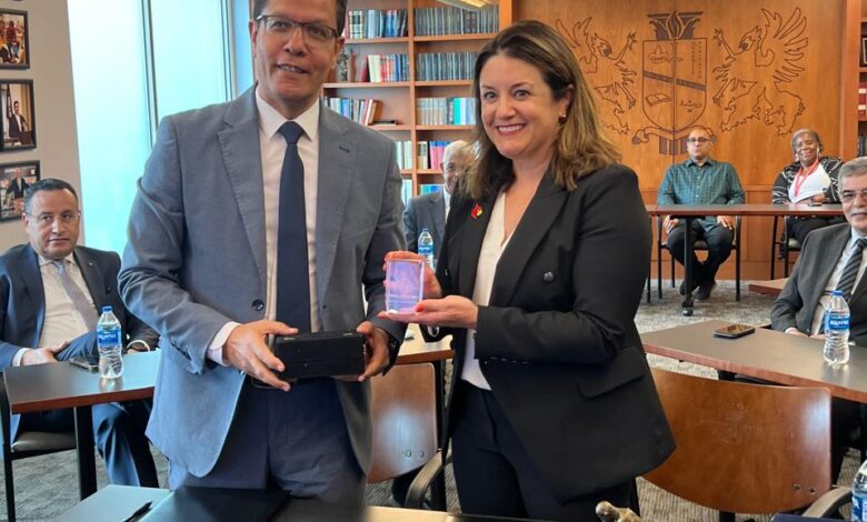 توقيع اتفاقية تعاون بين جامعتي بنها ولويفيل الأمريكية