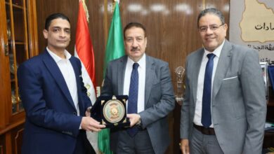 محافظ المنوفية يكرم مدير مستشفى شبين الكوم للجراحات المتخصصة
