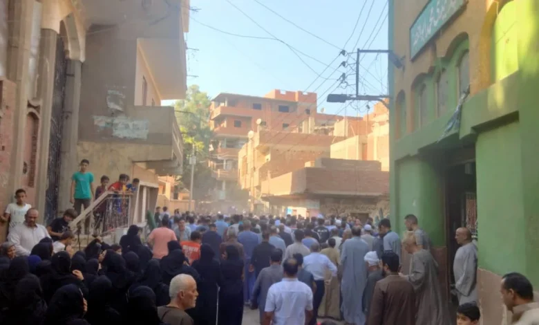 شيع أهالى قرية شبرا هارس التابعة لمركز طوخ بمحافظة القليوبية، جثمانى شابين لمثواهما الأخير بمقابر القرية، وذلك على خلفية وفاتهما