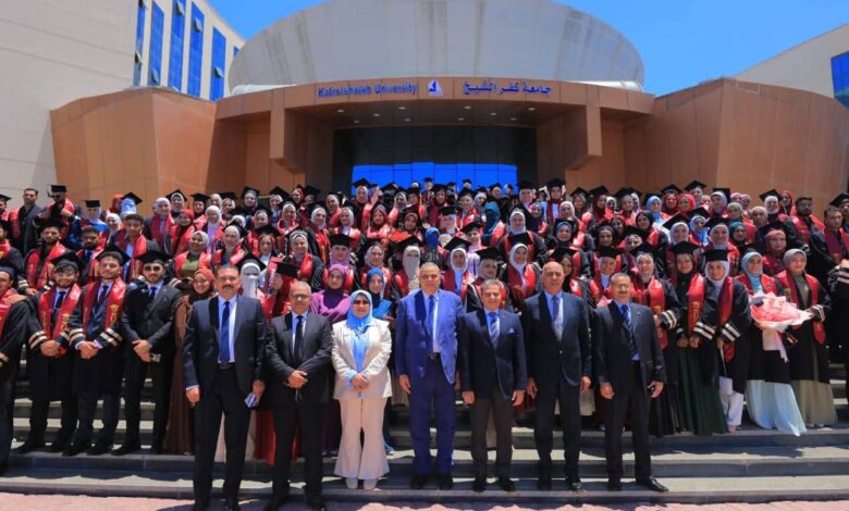 رئيس جامعة كفر الشيخ يشهد حفل تخريج طلاب كلية الزراعة الدفعة 55