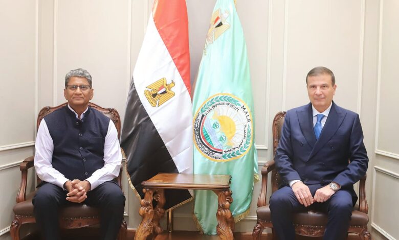 وزير الزراعة يبحث مع السفير الهند ي الجديد بالقاهرة تعزيز التعاون الزراعي المشترك