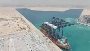 وزير الصناعة والنقل: استقبال رصيف محطة هاتشيسون رقم 1 بميناء السخنة السفينة المتخصصة ZHEN HUA 36