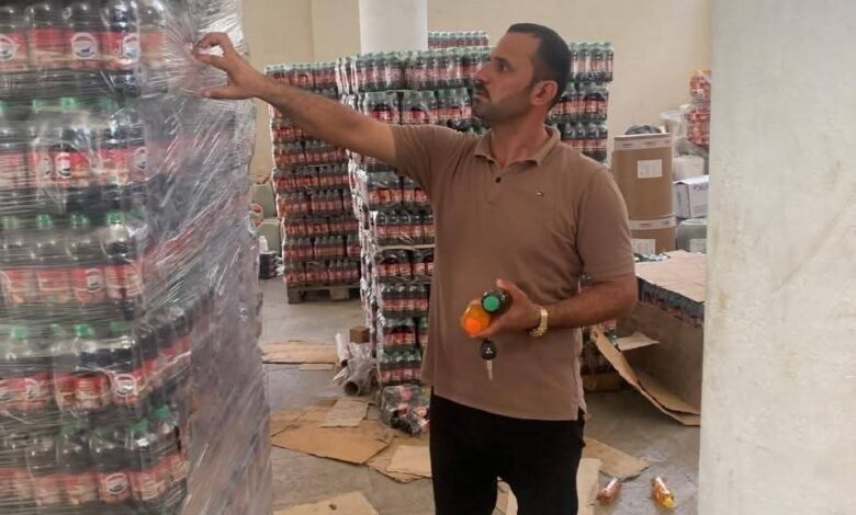 ضبط مصنع بجمصة يقوم بتصنيع وتعبئة مشروبات غازية ومبيدات مجهولة المصدر