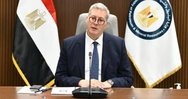 وزير البترول والعاملون بالوزارة ينعون والدة المحاسب خالد عثمان مساعد الوزير