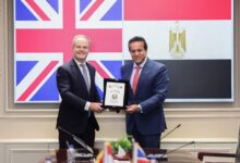 وزير الصحة يبحث مع سفير المملكة المتحدة سبل تعزيز التعاون والاستثمار في القطاع الصحي