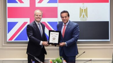 وزير الصحة يبحث مع سفير المملكة المتحدة سبل تعزيز التعاون والاستثمار في القطاع الصحي